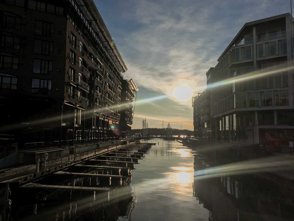 Aker Brygge'de akşam güneşi